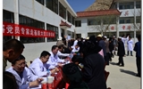 骨科党总支开展“两学一做”学习教育实践之“送医送药送温暖”下乡义诊活动